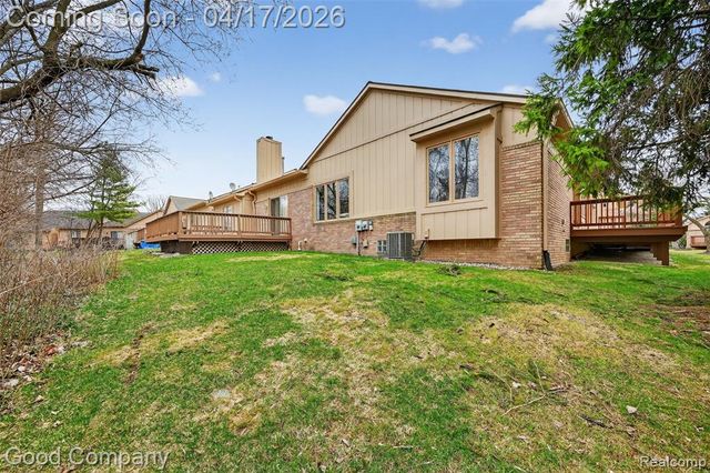 21650 River Ridge Trail, Farmington Hills, MI 48335
