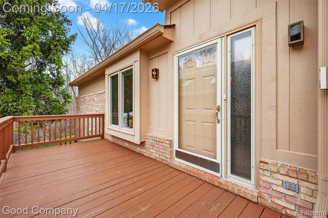 21650 River Ridge Trail, Farmington Hills, MI 48335