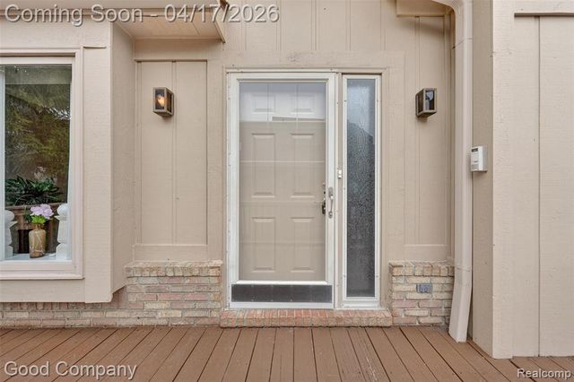 21650 River Ridge Trail, Farmington Hills, MI 48335