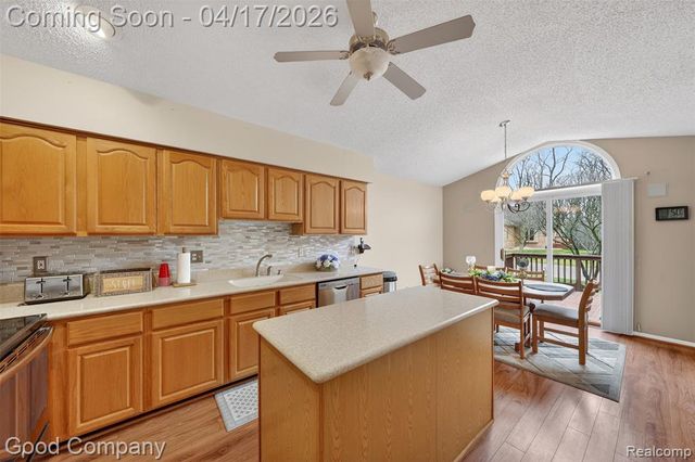 21650 River Ridge Trail, Farmington Hills, MI 48335