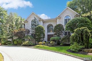 30 Peter Lynas Court, Tenafly, NJ 07670