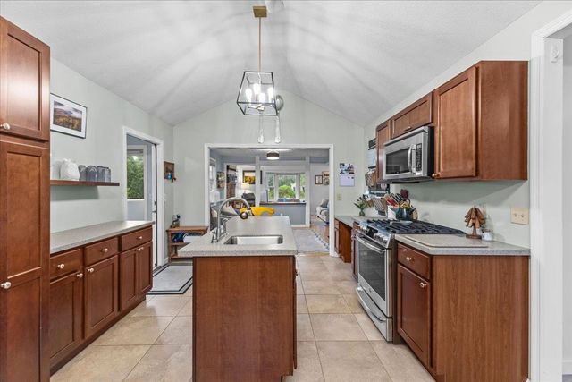 14 West Street, Essex Junction, VT 05452