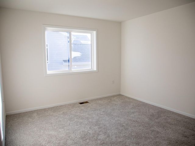 6742 Meadow View Drive S, Fargo, ND 58104