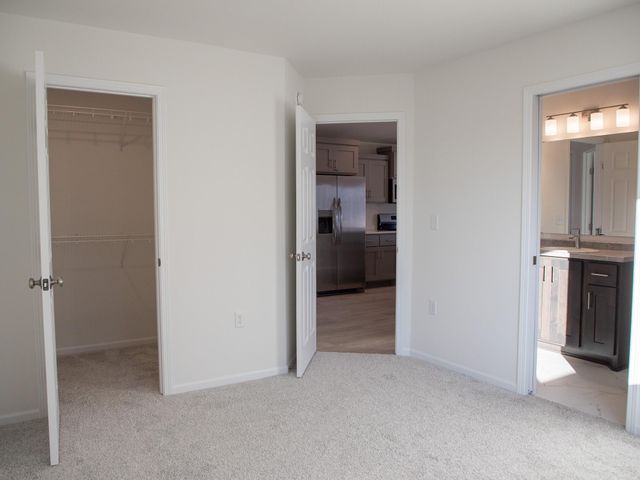 6742 Meadow View Drive S, Fargo, ND 58104