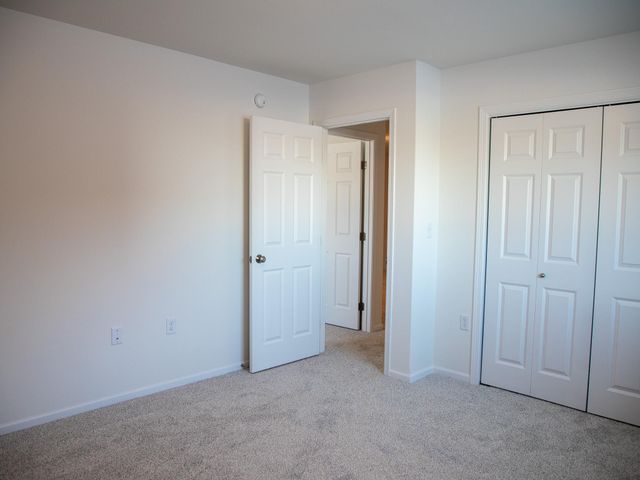 6742 Meadow View Drive S, Fargo, ND 58104