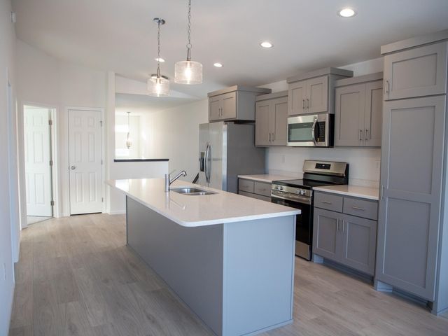 6742 Meadow View Drive S, Fargo, ND 58104