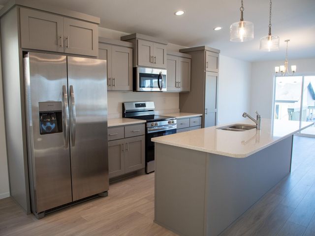 6742 Meadow View Drive S, Fargo, ND 58104