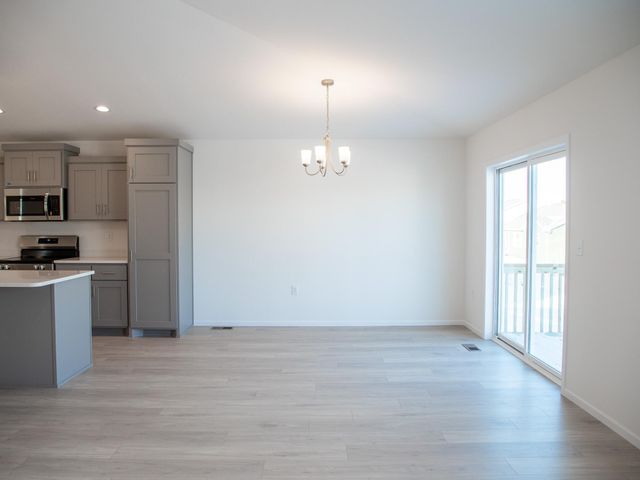 6742 Meadow View Drive S, Fargo, ND 58104