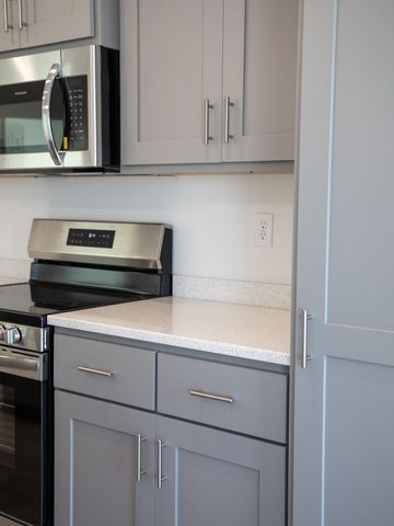 6742 Meadow View Drive S, Fargo, ND 58104