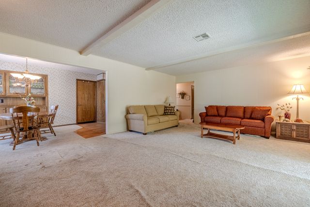 1808 N Chambers Place, Claremore, OK 74017