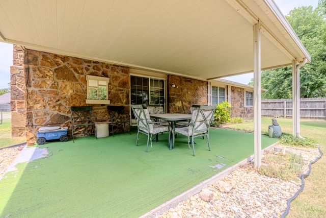 1808 N Chambers Place, Claremore, OK 74017