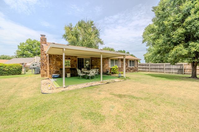 1808 N Chambers Place, Claremore, OK 74017