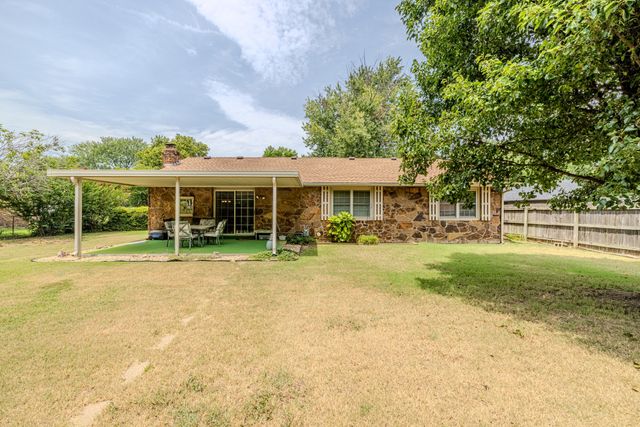 1808 N Chambers Place, Claremore, OK 74017