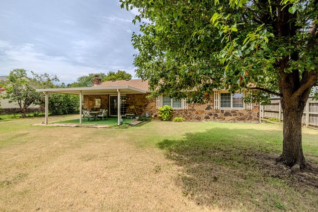 1808 N Chambers Place, Claremore, OK 74017