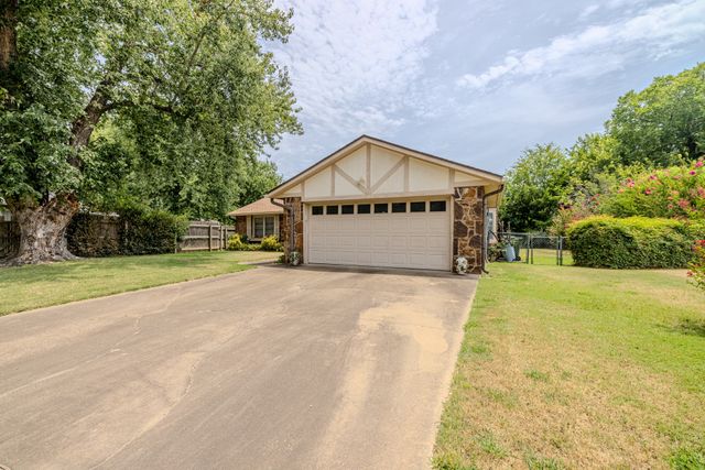 1808 N Chambers Place, Claremore, OK 74017