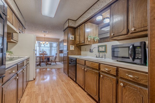 1808 N Chambers Place, Claremore, OK 74017