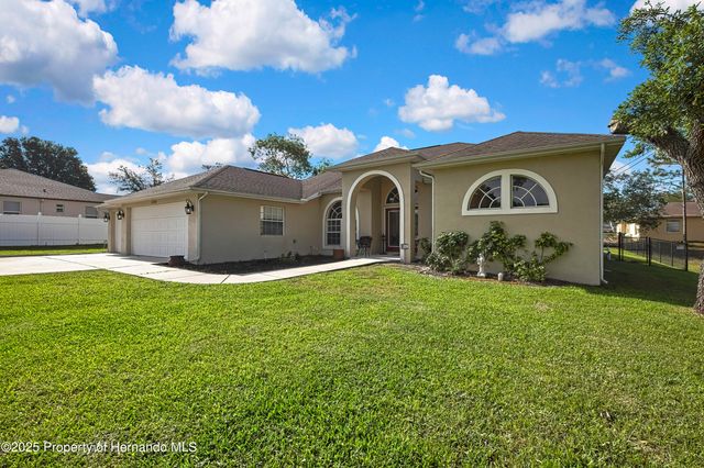 11336 Flower Avenue, Weeki Wachee, FL 34613