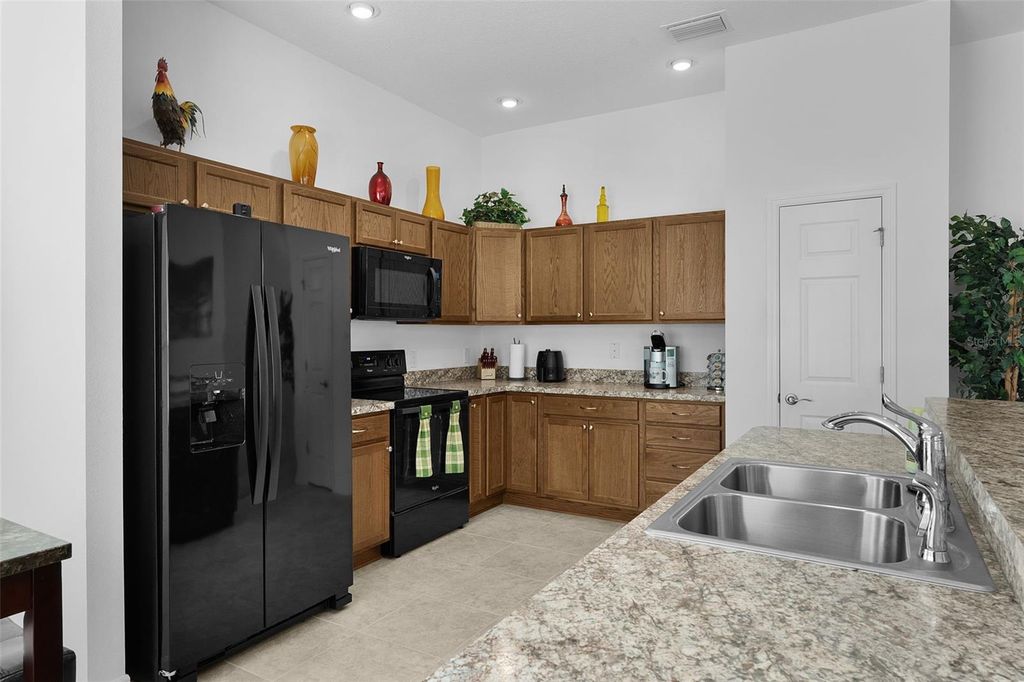 Image 13 of property listing at 733 JASON DRIVE, Lady Lake, FL 32159