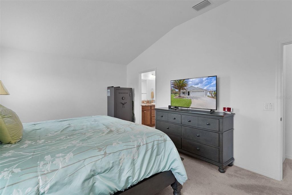 Image 19 of property listing at 733 JASON DRIVE, Lady Lake, FL 32159