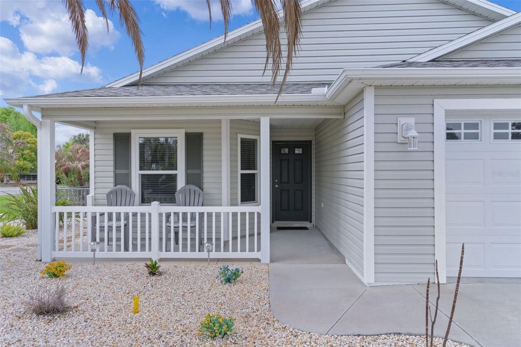 Image 3 of property listing at 733 JASON DRIVE, Lady Lake, FL 32159