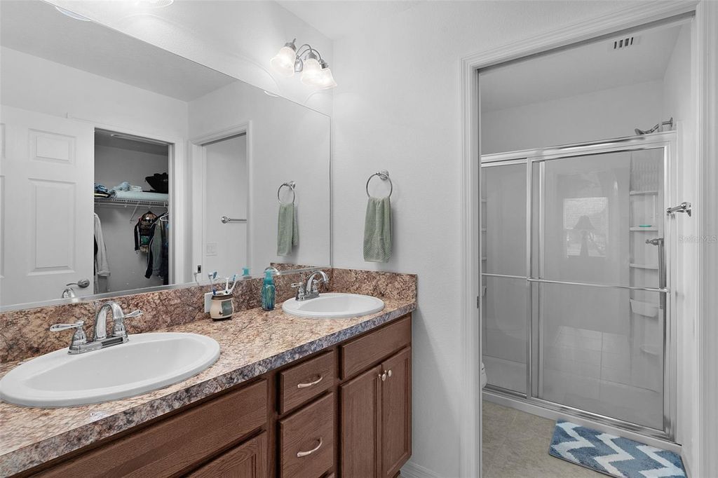 Image 21 of property listing at 733 JASON DRIVE, Lady Lake, FL 32159