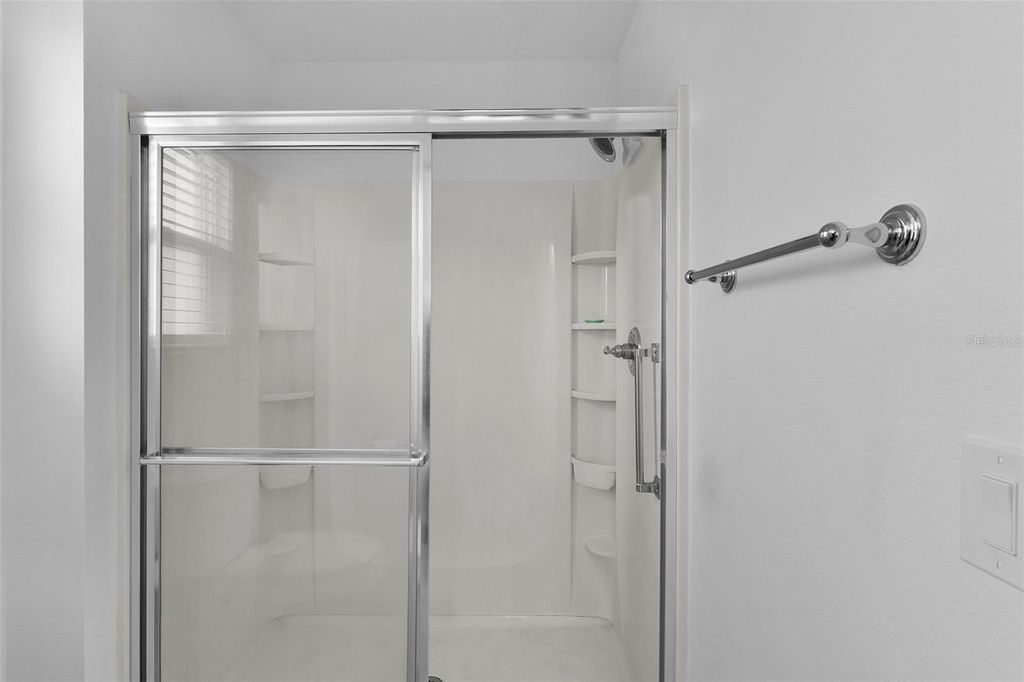 Image 23 of property listing at 733 JASON DRIVE, Lady Lake, FL 32159