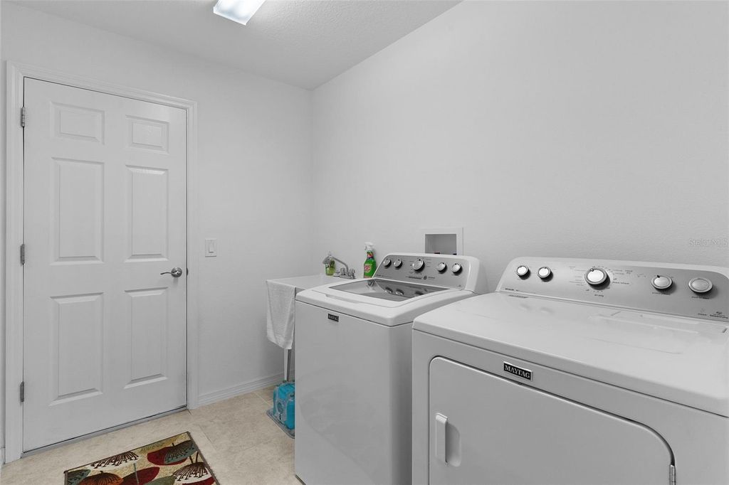 Image 29 of property listing at 733 JASON DRIVE, Lady Lake, FL 32159