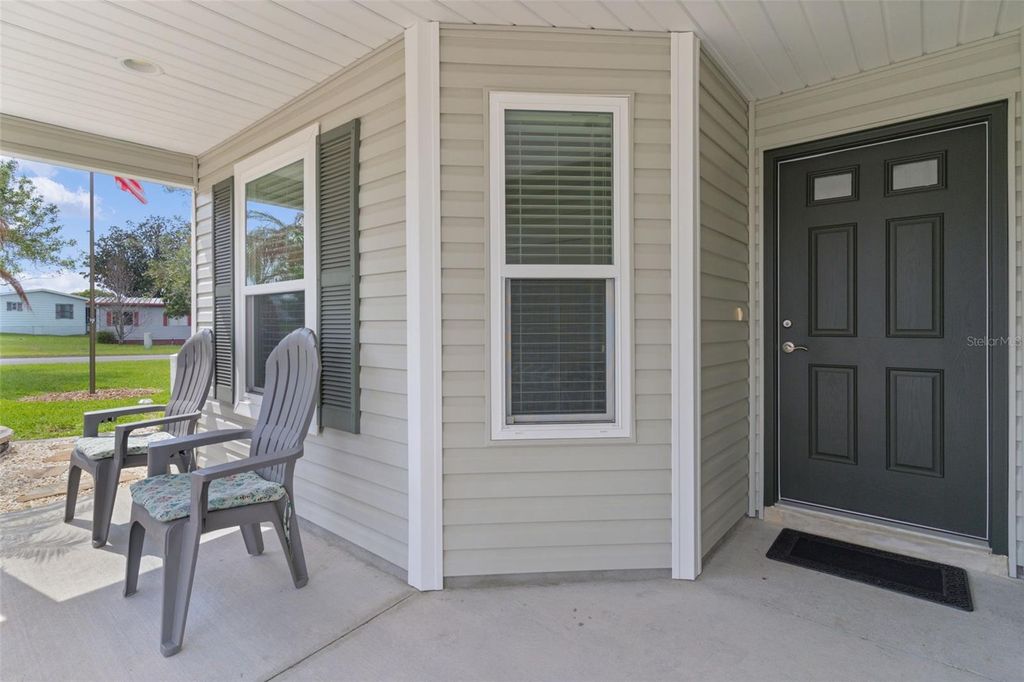 Image 4 of property listing at 733 JASON DRIVE, Lady Lake, FL 32159