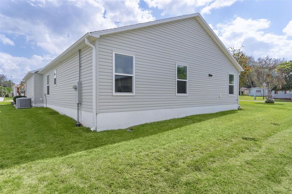 Image 34 of property listing at 733 JASON DRIVE, Lady Lake, FL 32159