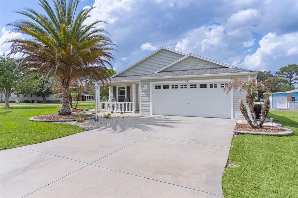 Image 39 of property listing at 733 JASON DRIVE, Lady Lake, FL 32159