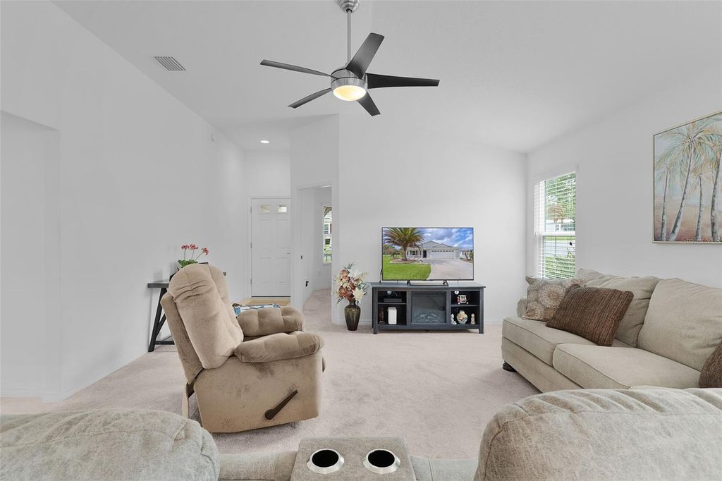 Image 8 of property listing at 733 JASON DRIVE, Lady Lake, FL 32159