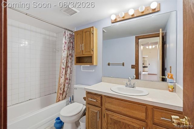 5634 Chicago Road, Warren, MI 48092