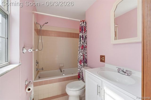 5634 Chicago Road, Warren, MI 48092