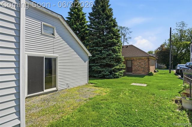 5634 Chicago Road, Warren, MI 48092