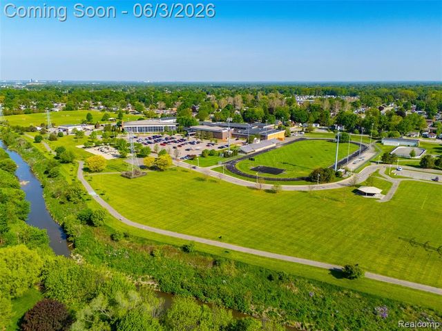 5634 Chicago Road, Warren, MI 48092