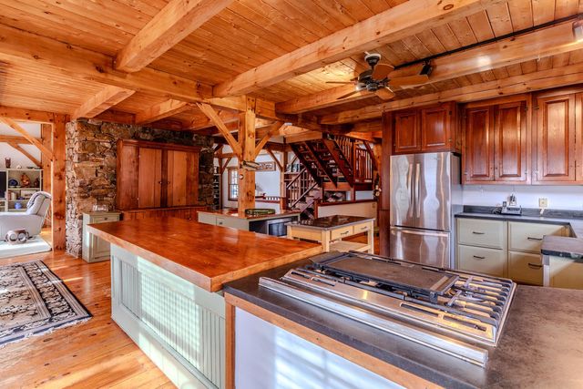 1098 West Sandgate Road, Sandgate, VT 05250
