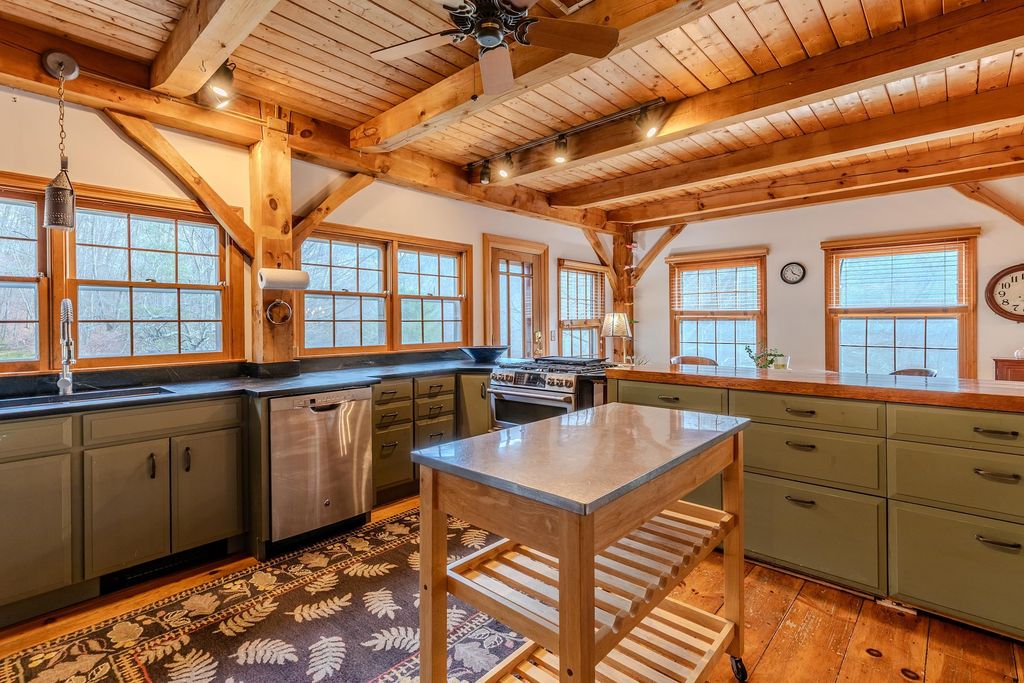 1098 West Sandgate Road, Sandgate, VT 05250