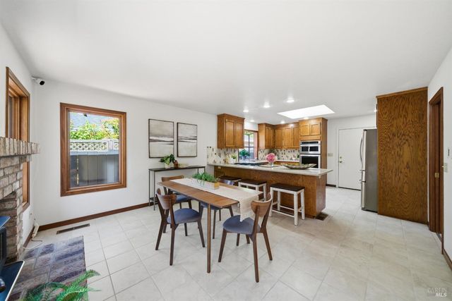 665 4th St E, Sonoma, CA 95476