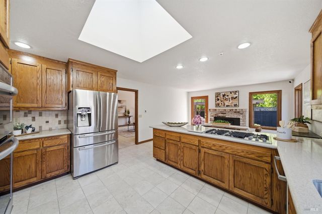 665 4th St E, Sonoma, CA 95476