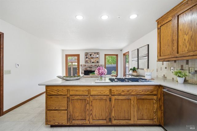 665 4th St E, Sonoma, CA 95476