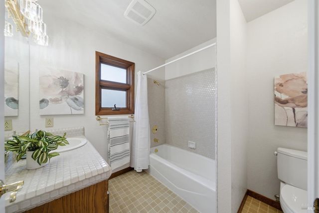 665 4th St E, Sonoma, CA 95476