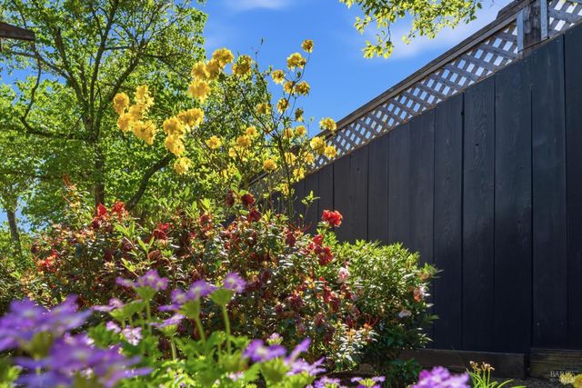 665 4th St E, Sonoma, CA 95476