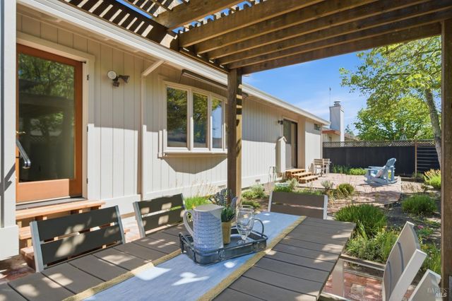 665 4th St E, Sonoma, CA 95476