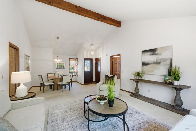 665 4th St E, Sonoma, CA 95476