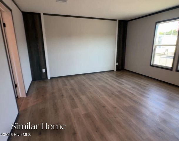 89 Jenkins Avenue, Maysville, NC 28555