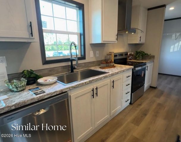 89 Jenkins Avenue, Maysville, NC 28555