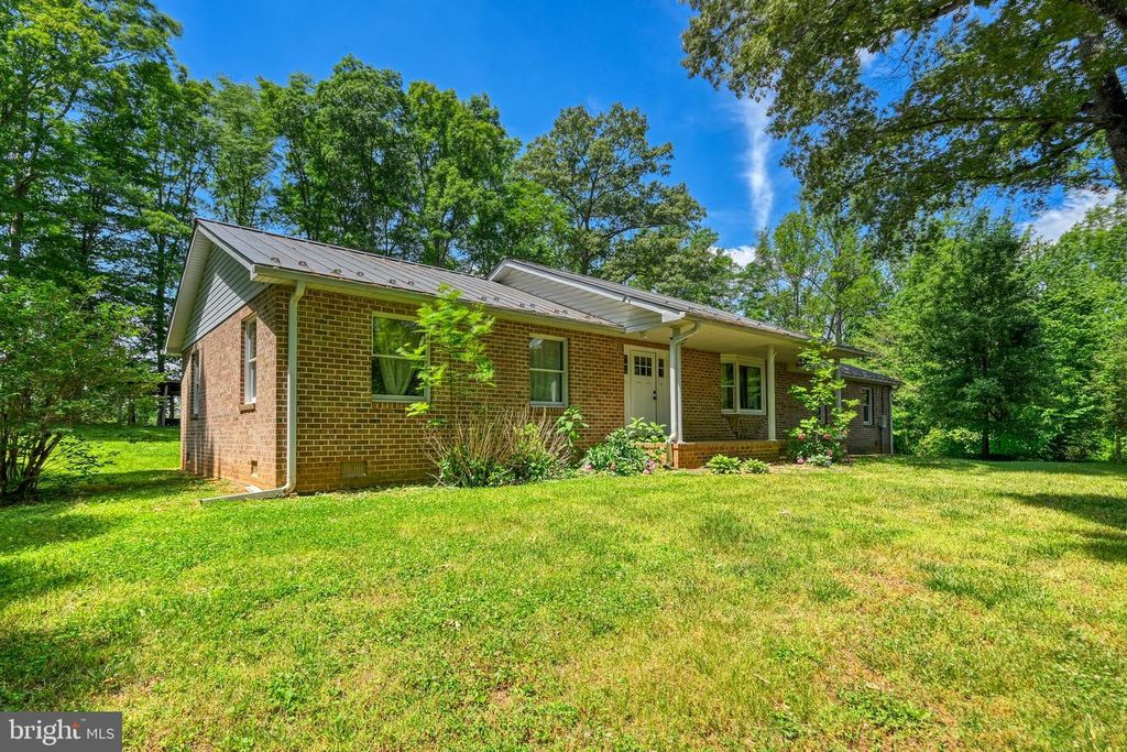 321 WILLOW OAK LN, Bumpass, VA 23024
