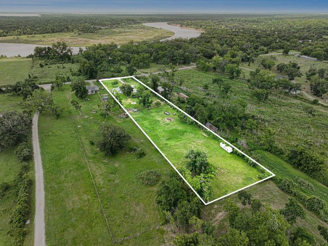 7771 County Road 400, Brazoria, TX 77422