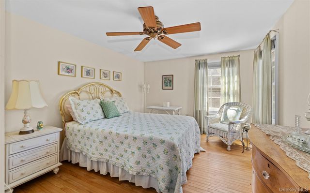 22 Peninsula Drive, Sag Harbor, NY 11963