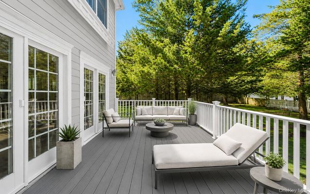 22 Peninsula Drive, Sag Harbor, NY 11963